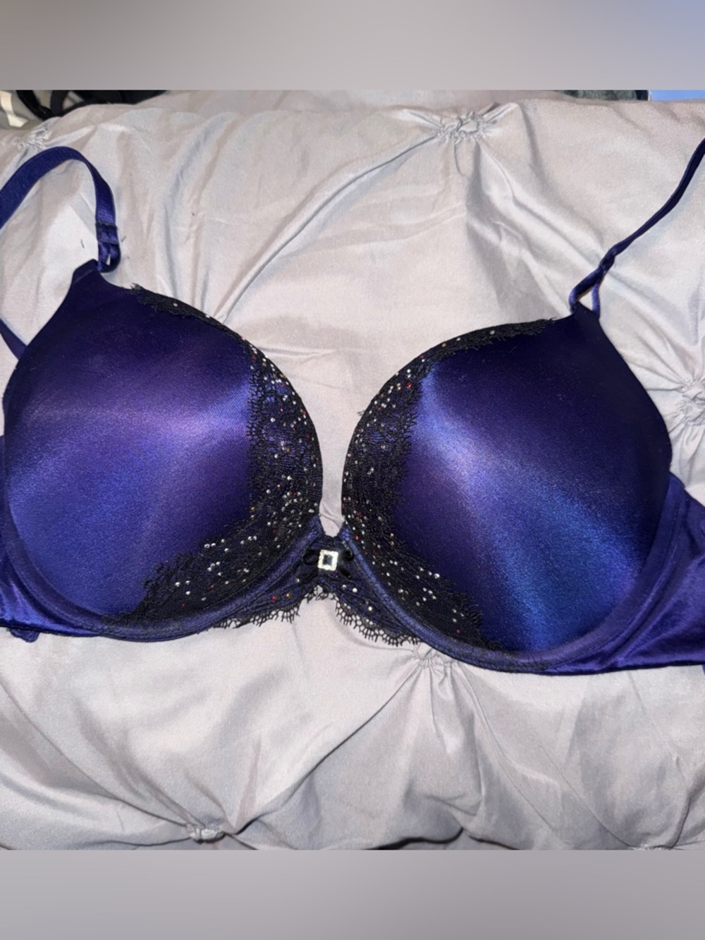 38 C Victoria’s Secret miraculous plunge bra